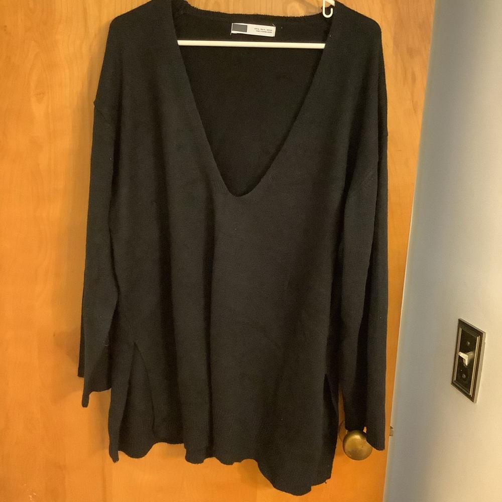 Black V-Neck Long Sleeve Top